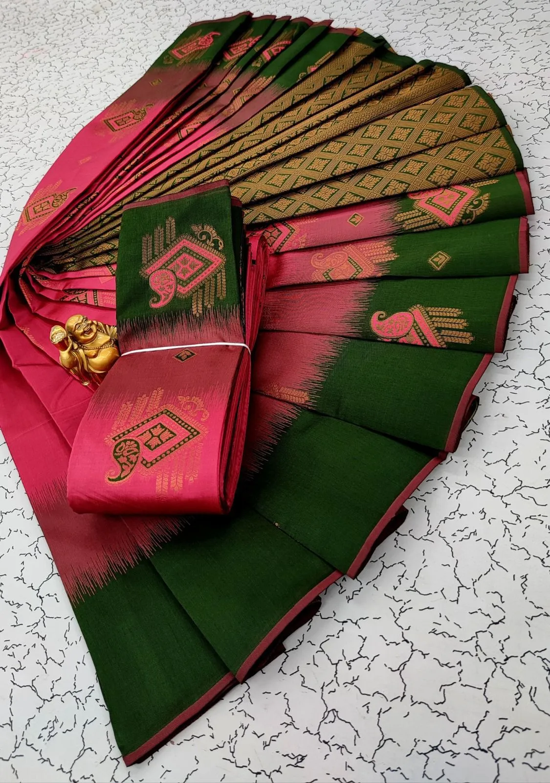 Ravishing Dark Pink Soft Banarasi Silk Saree With Exquisite Blouse Piece